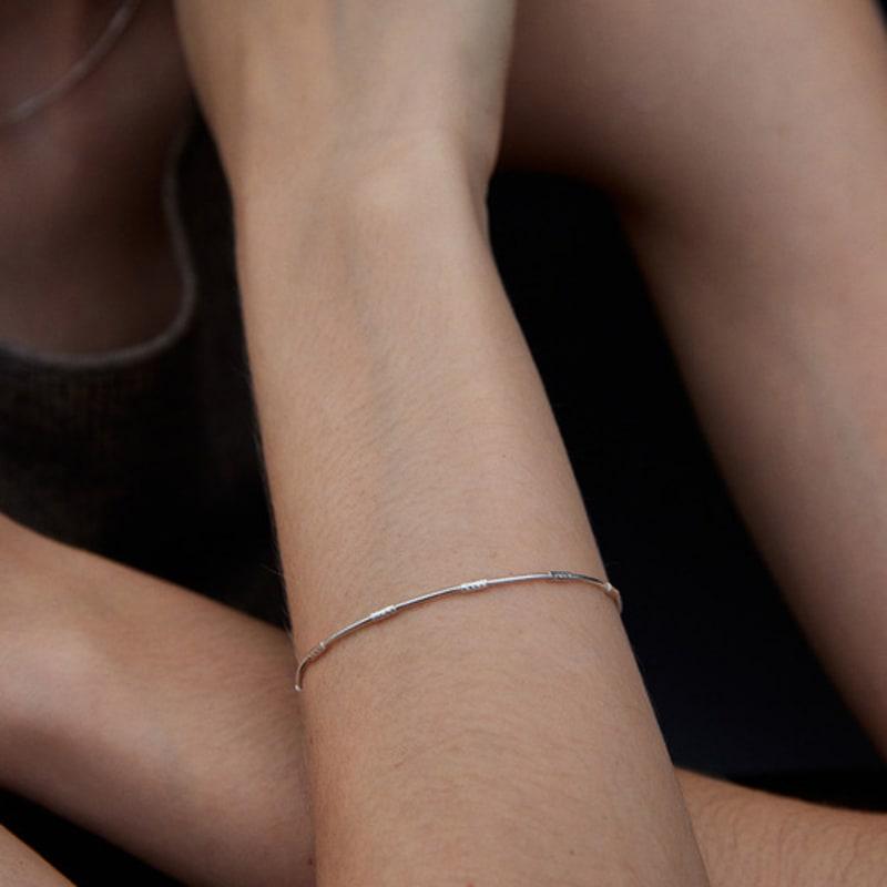 Onill 05-32 Embrace (Bracelet)