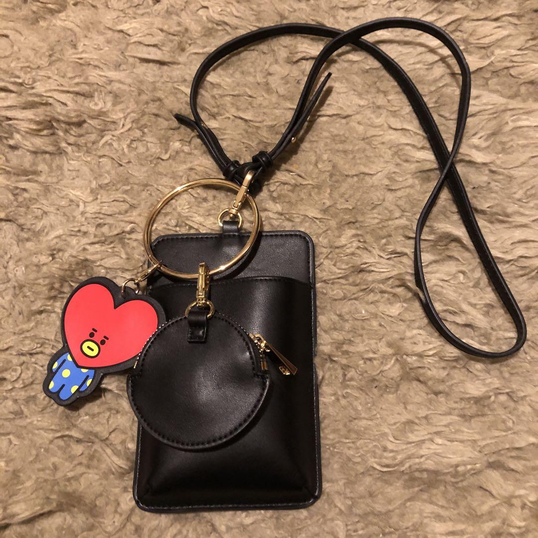 

[USED] Ear Papillone Smartphone Shoulder Bag with Coin Case and BT21 TATA Charm