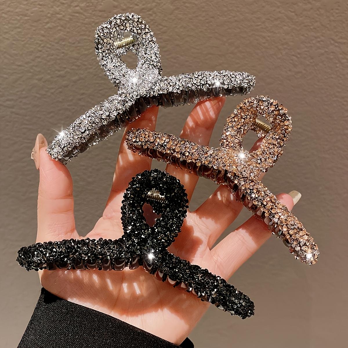 

Stylish And Luxurious Hair Clips for Women, Featuring Dazzling Water Diamonds And a Chic Shark Design, Perfect for a Sophisticated Look.