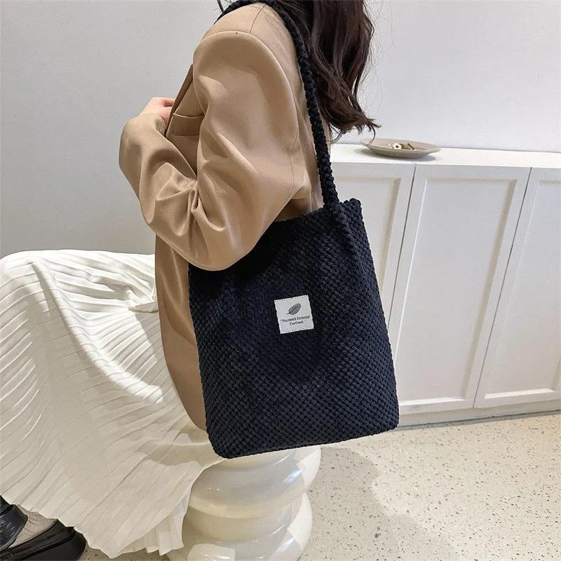 Fashion Tote Bag for Women's Commuting Shoulder Bag Retro Plush New Women's Bag Personalized Handbag