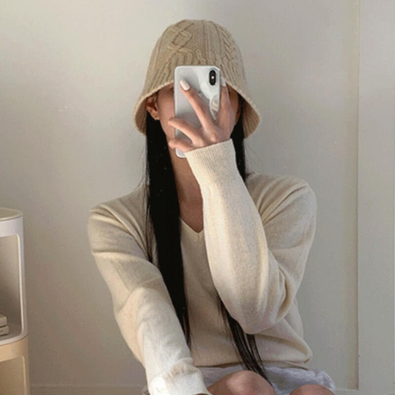 Small-fit wool twill knit bucket hat, winter beanie hat ivory