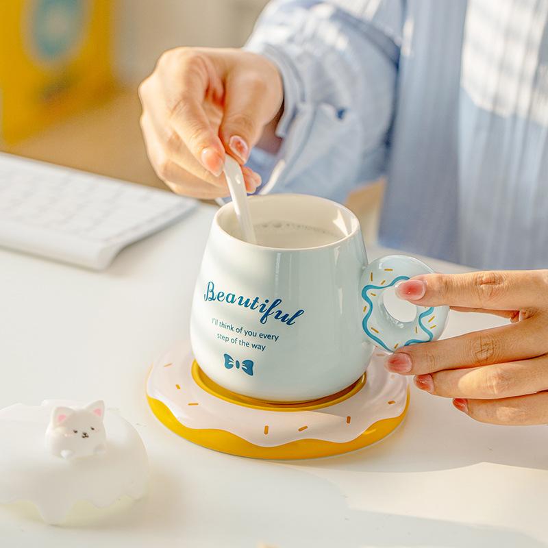 Kreativer Donut Tasse mit konstanter Temperatur Geschenkbox Keramiktasse mit Deckel Löffel Niedliches Mädchen Paar Souvenir Konstante Temperatur