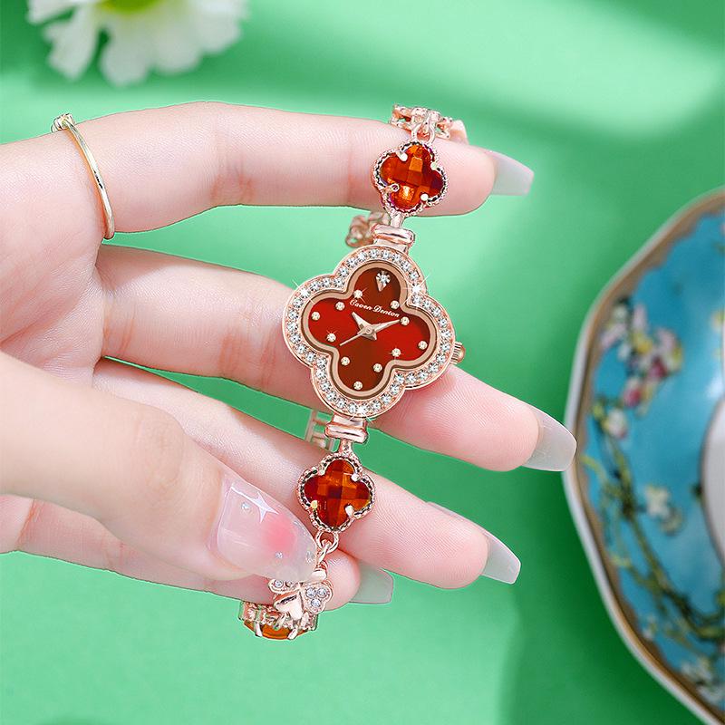 2024 Women's Four-Leaf Clover Quartz Bracelet Watch: Trendy & Personalized Design