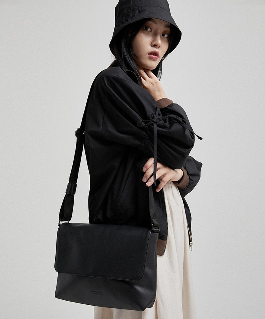 National Publicity Anza Hq Leather Messenger Crossbody Bag