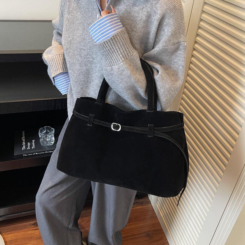 

Осенняя замшевая сумка женская большой вместимости новая сумка-тоут повседневная универсальная на плечо подмышку чёрный