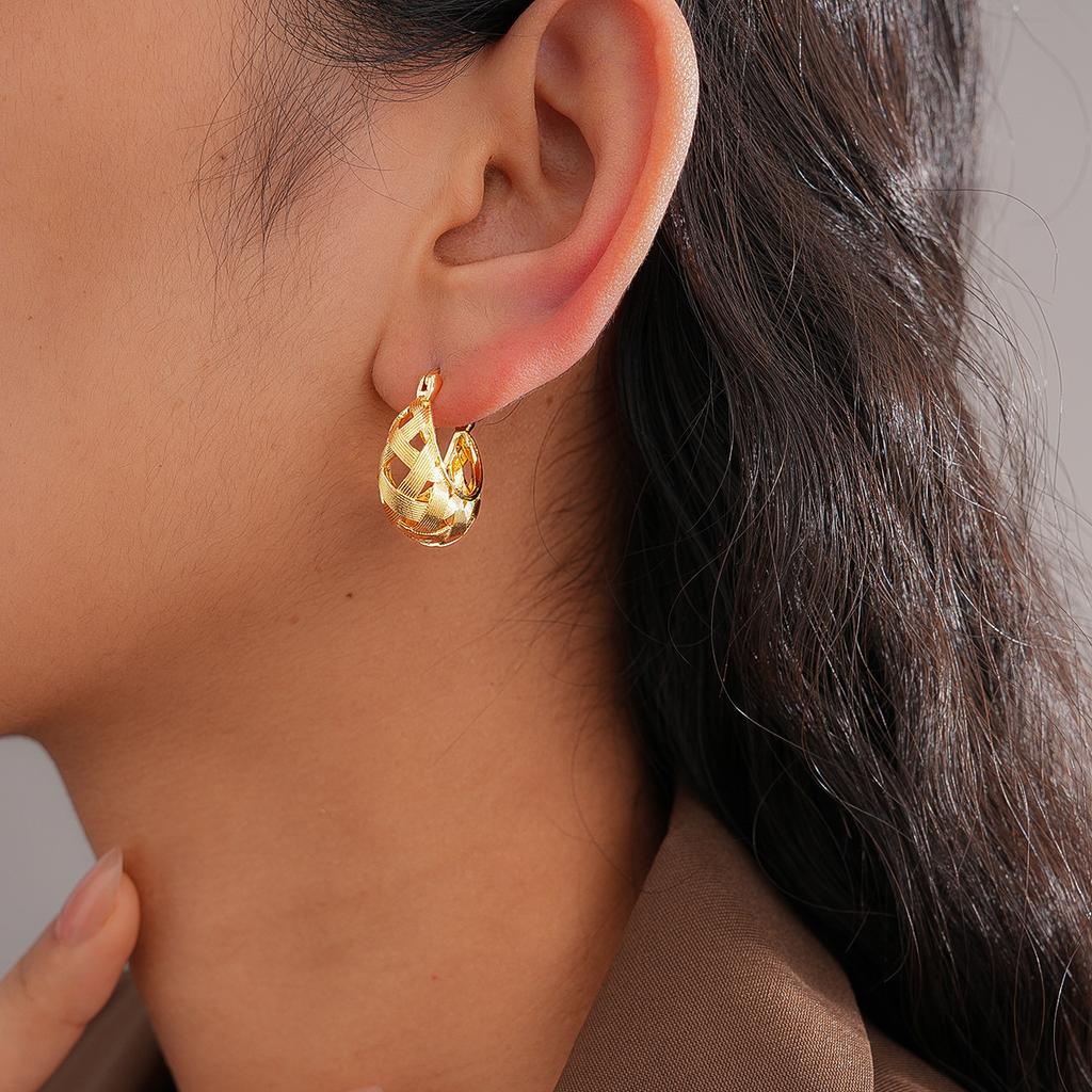 Vintage 18k Real Gold Electroplated Hollow U-shaped Cross Earrings Niche Ear Buckle Design Earrings