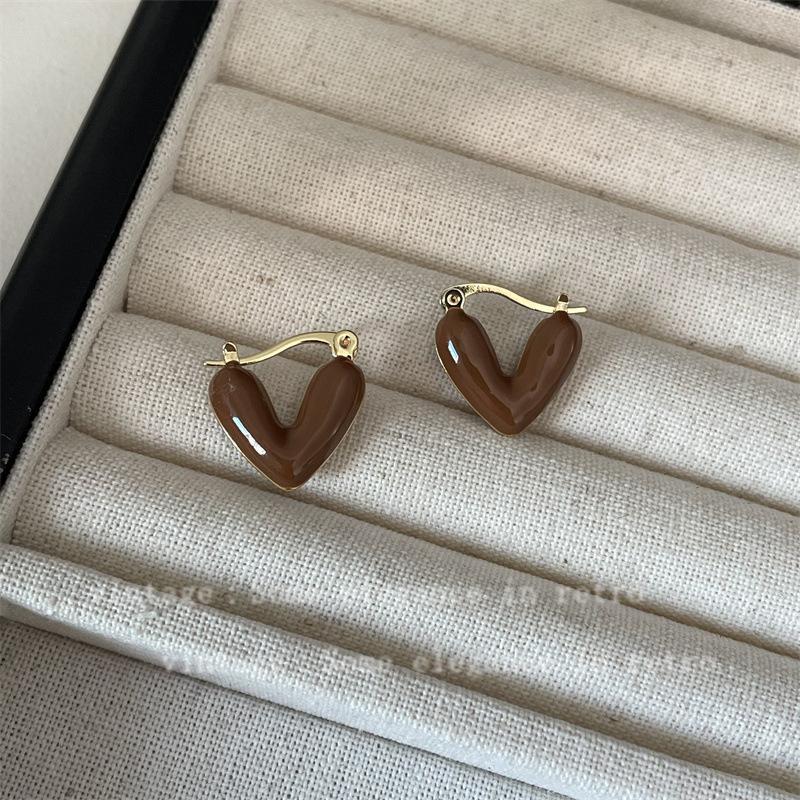 Korean Retro Brown Heart Stud Earrings: Chic, Versatile Design for Women