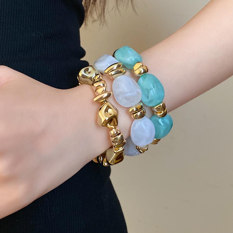 Gold-Plated Retro Geometric Acrylic Bracelet - Elegant, Simple Hand Jewelry for Women
