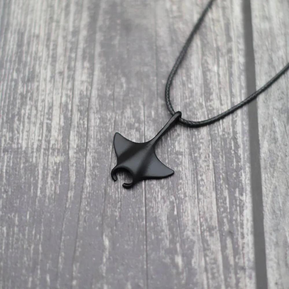 Manta Ray Necklace Ocean Animals Pendant Necklace Adjustable Handmade Bohemia Wax Rope Choker Men Women Beach Jewelry Gift Joyas