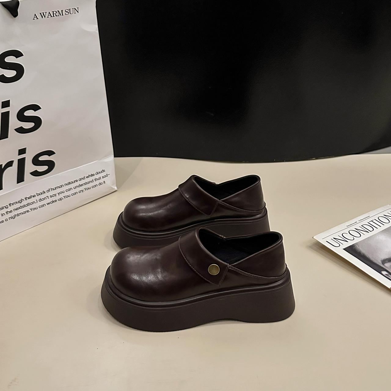 

Platform loafers women s spring and autumn 2025 new fashion British college style increases height and thinness, one pedal small leather shoes 40