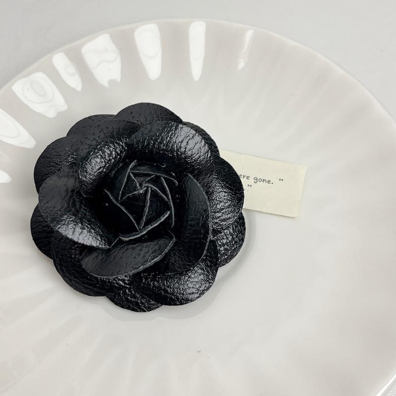 Portable Camellia Breastpin Flower Shape Lapel Pin Brooch for Women PU Leather Lapel Pin Fashionable Badge Jewelry