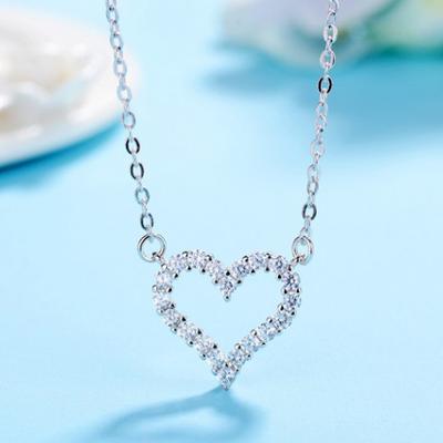 Love-shaped Necklace, Women's Diamond Pendant, Japanese and Korean Version, Simple Collarbone Chain, Short Sweet and Versatile Jewelry.