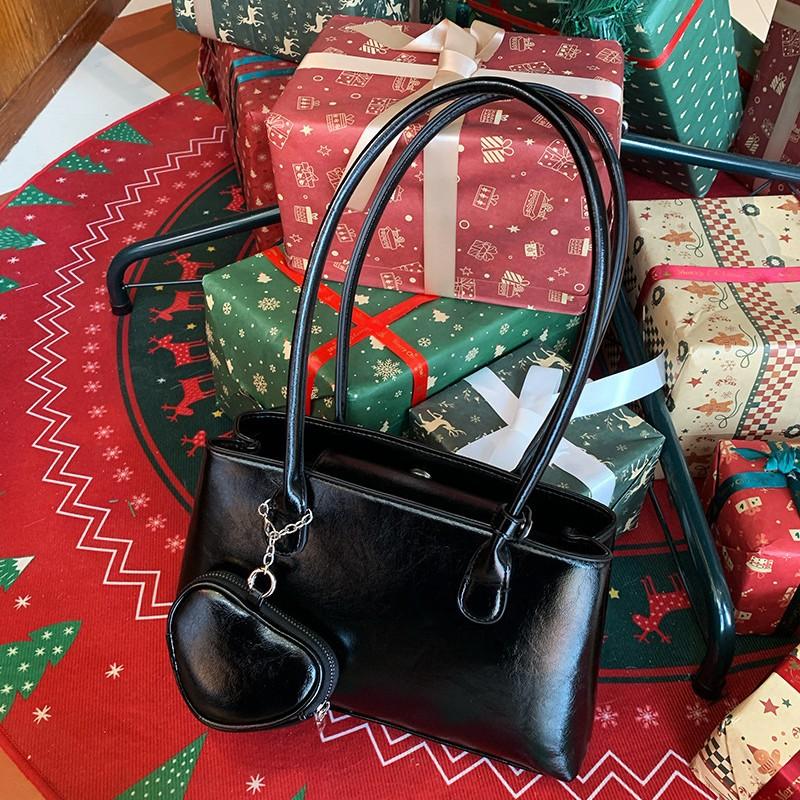 Korean Autumn and Winter Rich New Year Red Love Pendant French Baguette Square Bag Oil Wax Shiny Texture Niche Design Shoulder Bag