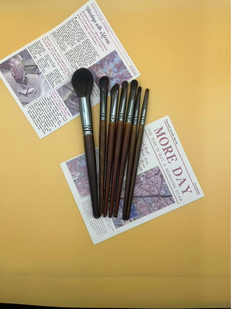 Conjunto de Pincéis de Maquiagem de Pelo de Animal com 7 Peças: Pó, Blush, Ferramentas de Base para Iniciantes