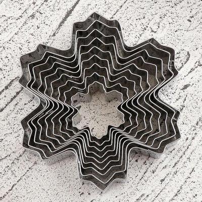 Set di 9 tagliabiscotti a forma di fiocco di neve in acciaio inossidabile 430 per biscotti di Natale, biscotti e torte di fondente