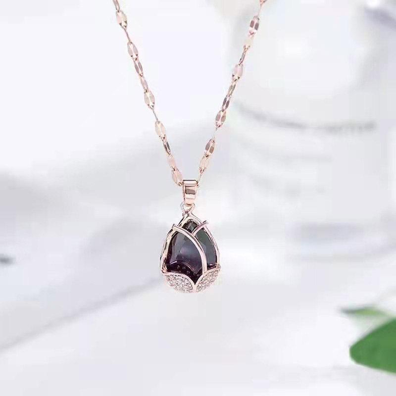 Non-Fading Luxury Maple Leaf Butterfly Clavicle Necklace