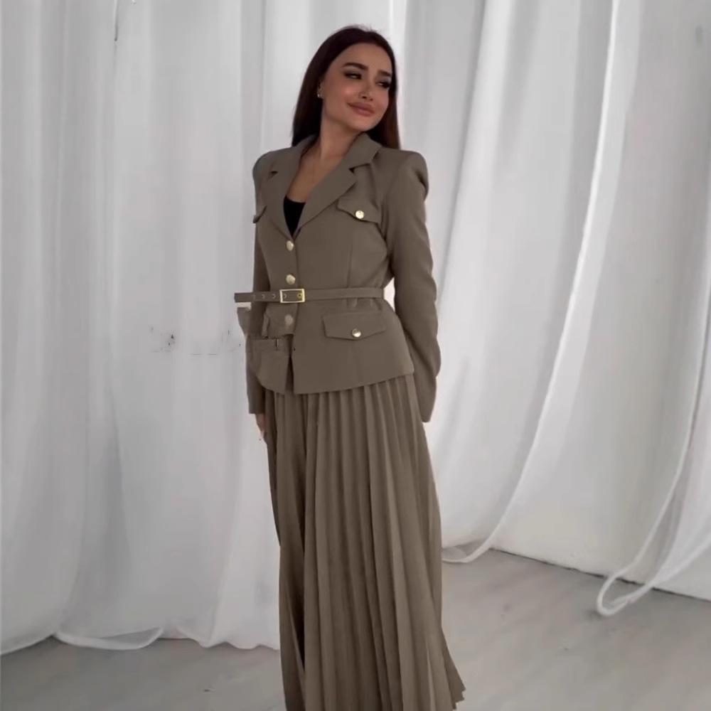 

2024 Women s French Fashion V-Neck Suit with Pleated Skirt S