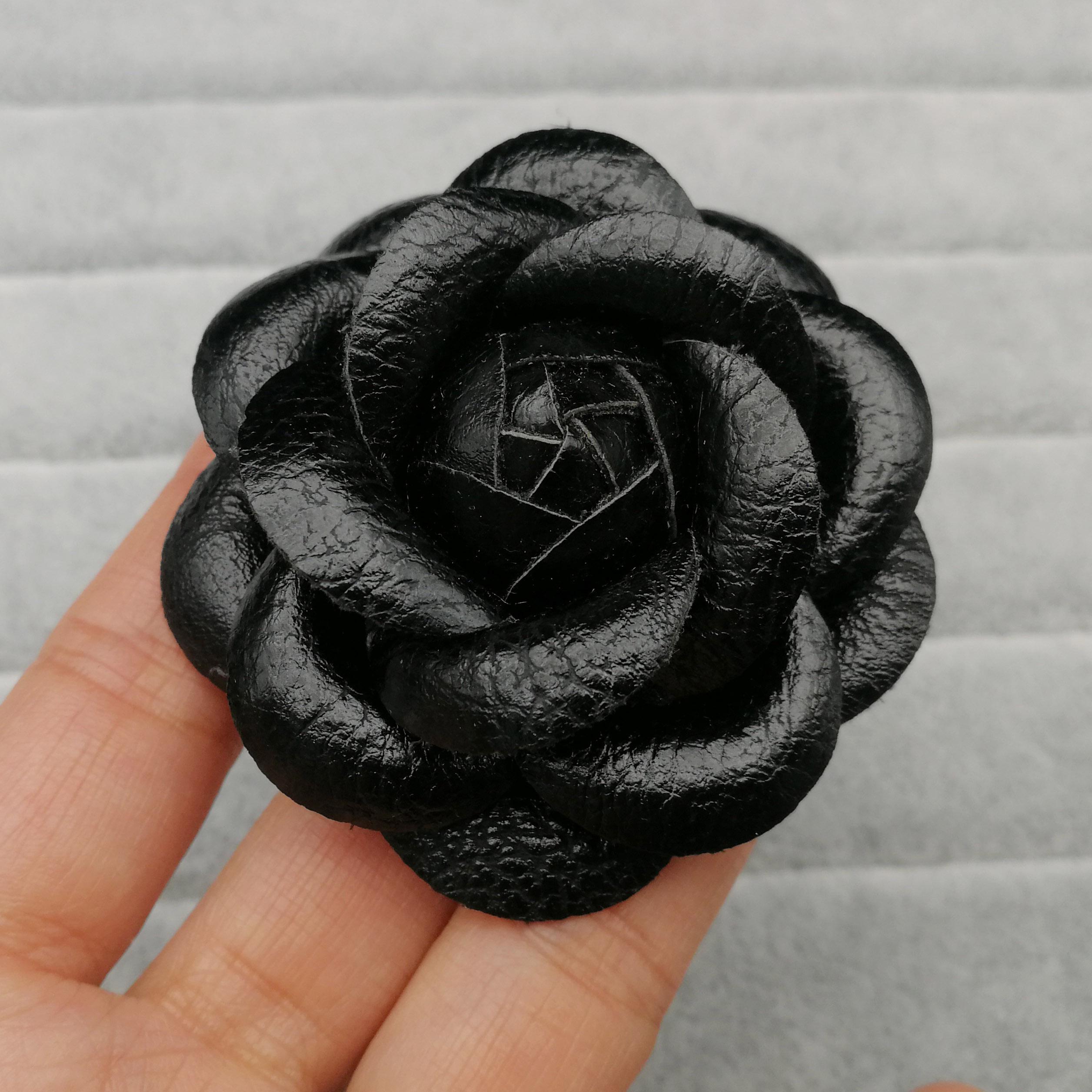 Luxury Black White Fabric Camellia Flower Brooches for Woman Cloth Rose Brooch Pins Dress Shirt Fashion Accessories Dropship