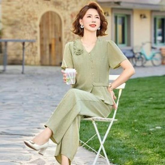 

Mother s Day Summer Short-Sleeve Chic T-shirt Set for Middle-Aged Women (2026 New Style) 3XL світло-зелений колір