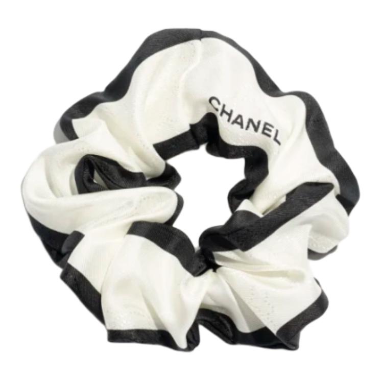 

Chanel 26P Spring Summer Preview Collection Brand Letter Logo Design Silk Hair Tie Women accessories Off-White Black AAB845-B23692-U8183 Ivory/Black