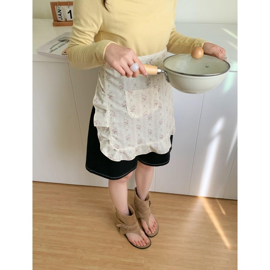 Cotton Sleeveless Apron With Floral Stripes For Home Kitchen And Cooking Enthusiasts