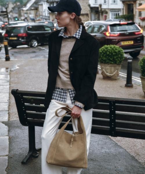 Depound Suede Shoulder Buckle Bag [Beige]