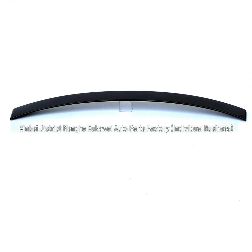 Nicht-invasive Montage eines Dachspoilers für die Mercedes-Benz C-Klasse Limousine W204 (2007-2013)