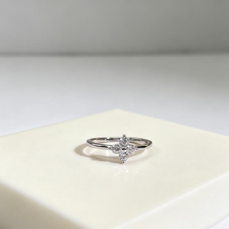 S925 Four-Leaf Clover Zircon Ring, Gold-Plated Light Luxury Versatile Band.