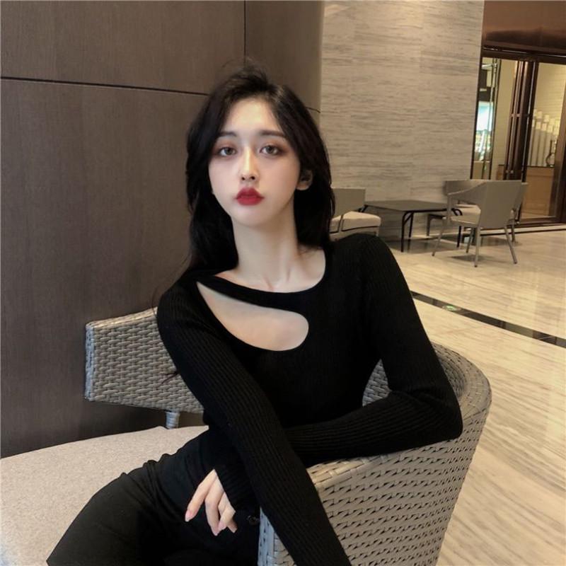 Chic Slim-Fit Black Women's Long-Sleeve T-Shirt for Autumn/Winter