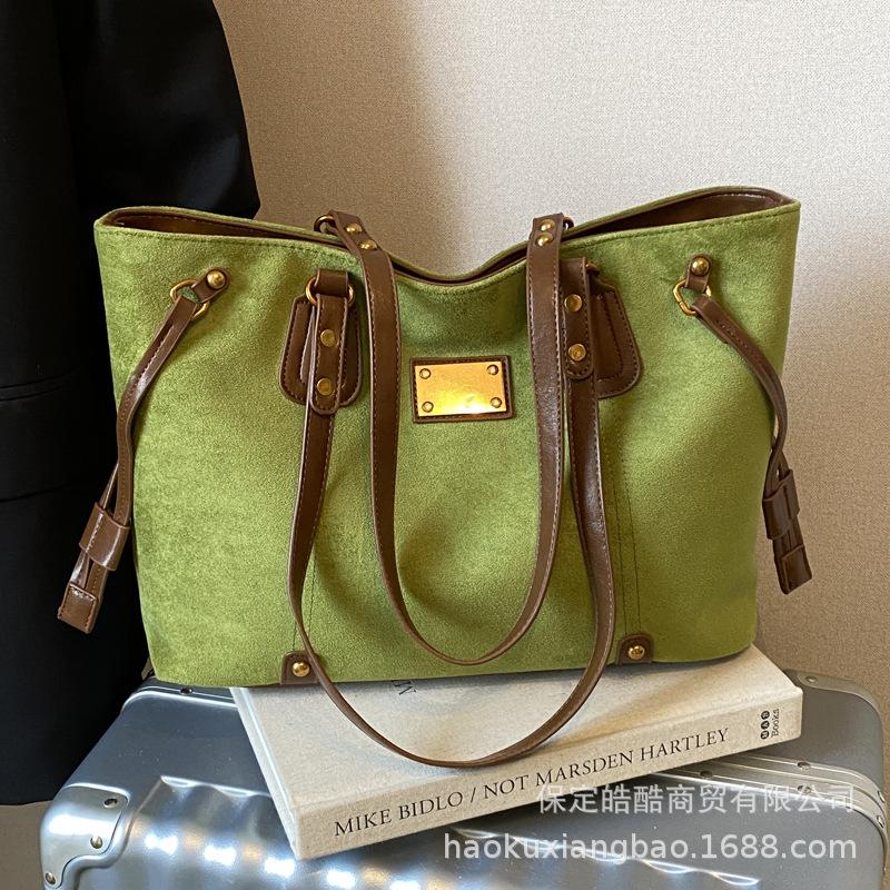 Large-capacity retro commuter tote bag 2025 women's new autumn and winter popular versatile casual fashion trendy shoulder bag