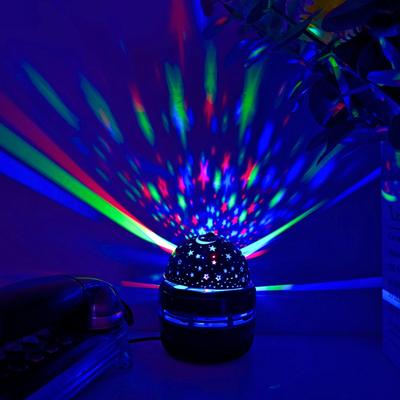 LED Yıldızlı Gece Lambası Uzaktan Kumandalı Dönen Galaksi Aurora Projeksiyon Lambası USB Tak-Çalıştır Sihirli Top Sahne KTV Atmosfer Dekor