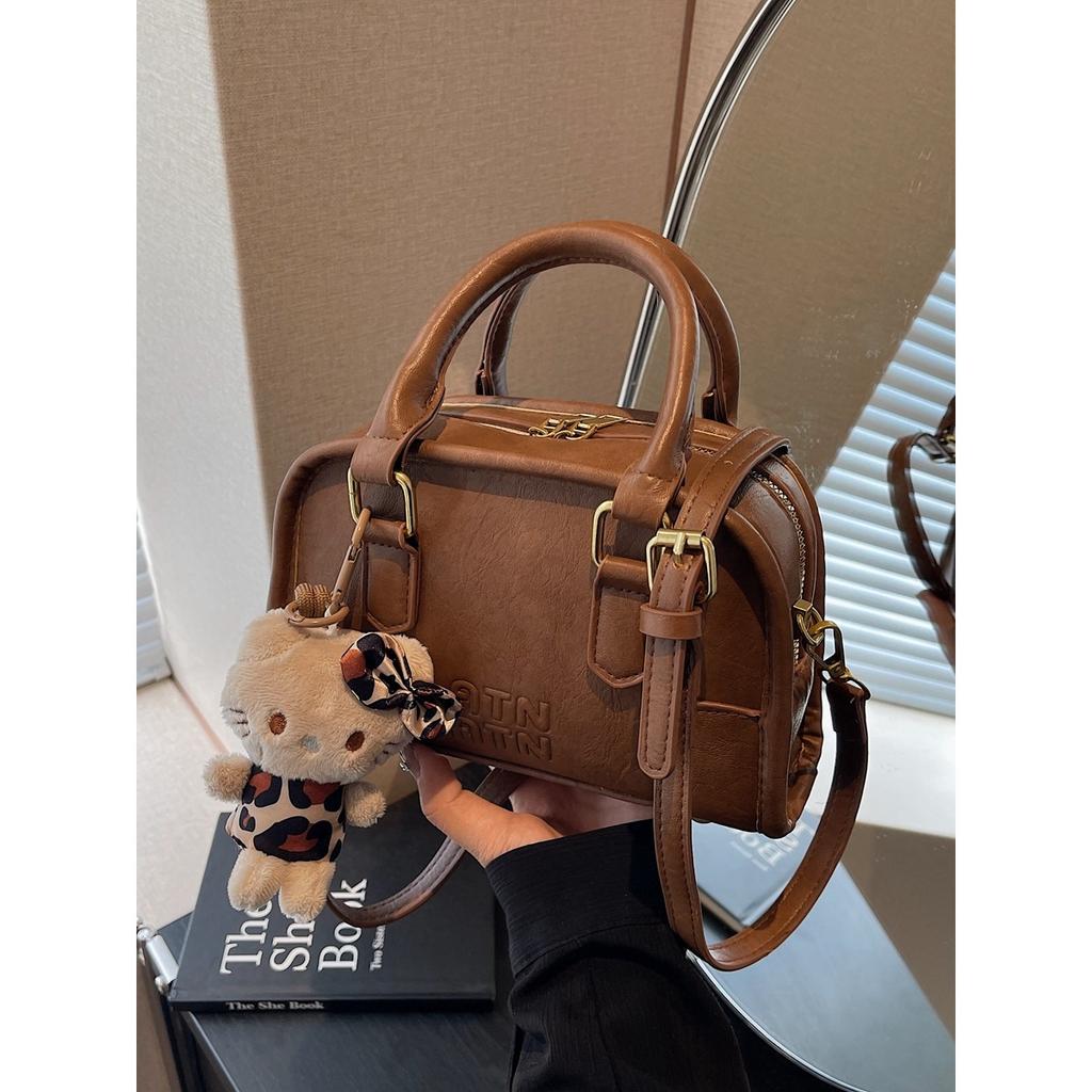 Retro Fashion Pleated Portable Small Bag Women's 2025 New Spring and Summer Commuting Versatile Baseball Bag Niche Messenger Bag