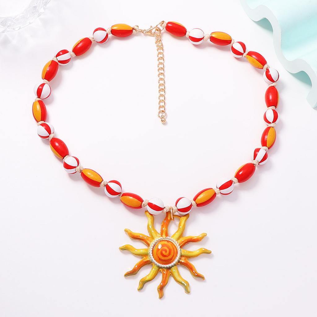Bohemian vacation style sun pendant contrasting color beaded necklace seaside outing atmosphere women's necklace