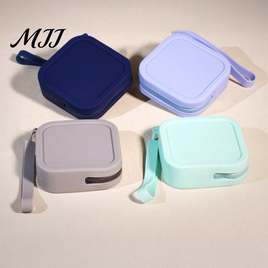 Exquisite Gift for Friends Silicone Coin Pouch with Zipper And Wrist Strap, Square Shockproof Keys Storage Bag, Lightweight Compact Change Purse