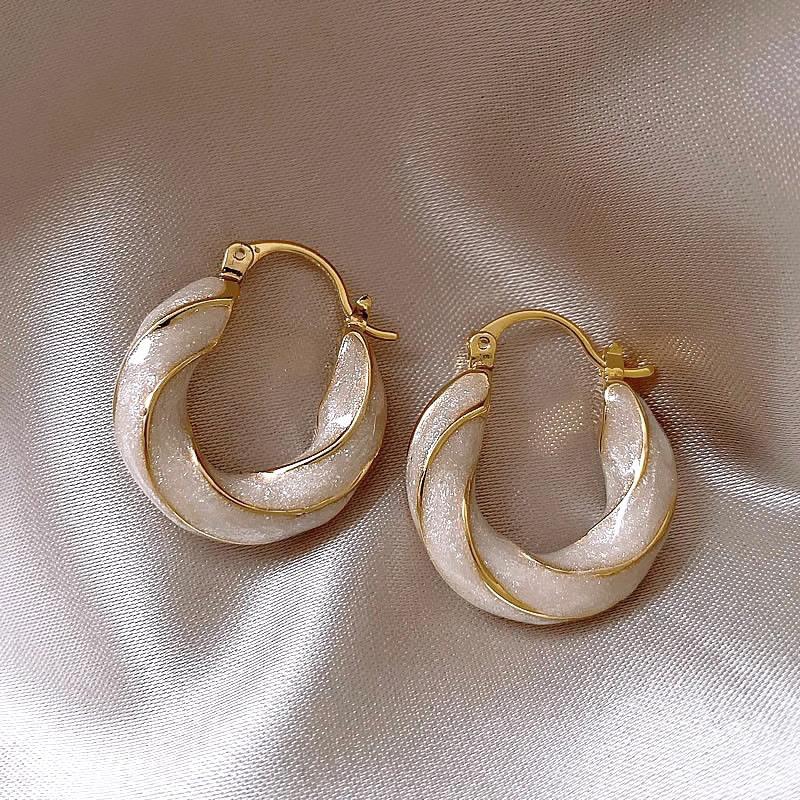 Daren gentle wind ear buckle, metal painting oil fine flash exquisite, threaded ins wind jewelry