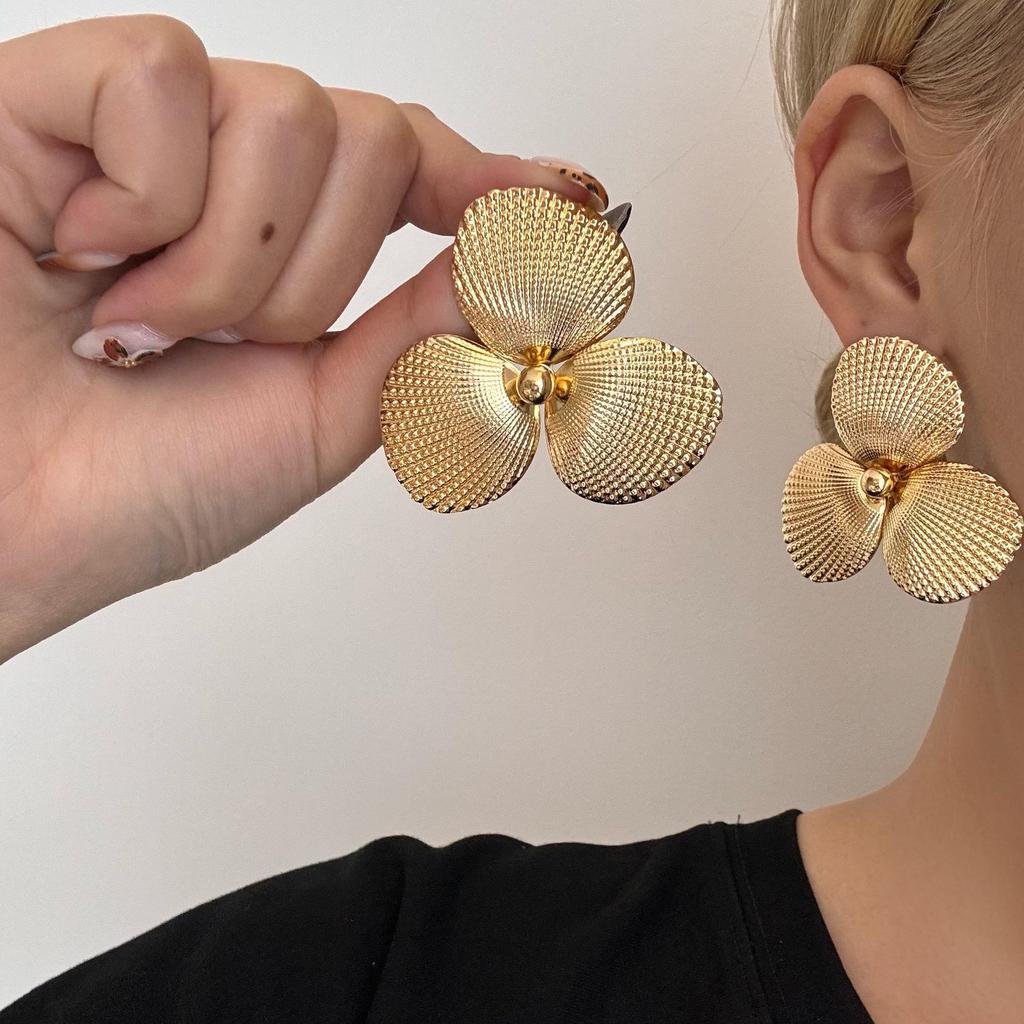 European & American Stylish Irregular Flower Stud Earrings for Women's Elegant Personality