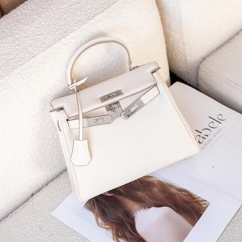 2025 neue High-End-Tasche mit breitem Schultergurt für Damen mit Litschi-Muster, einzelne Schulter-Umhängetasche, Nischentasche