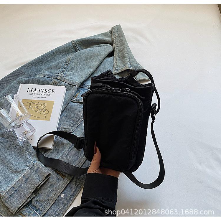 

Men s and women s same lightweight drawstring bucket bag 2025 new spring Japan and South Korea commuter outdoor riding shoulder messenger bag чорний