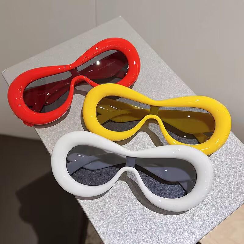 Chic European & American Black UV-Protective Sunglasses with a Humorous Touch for Street Style.