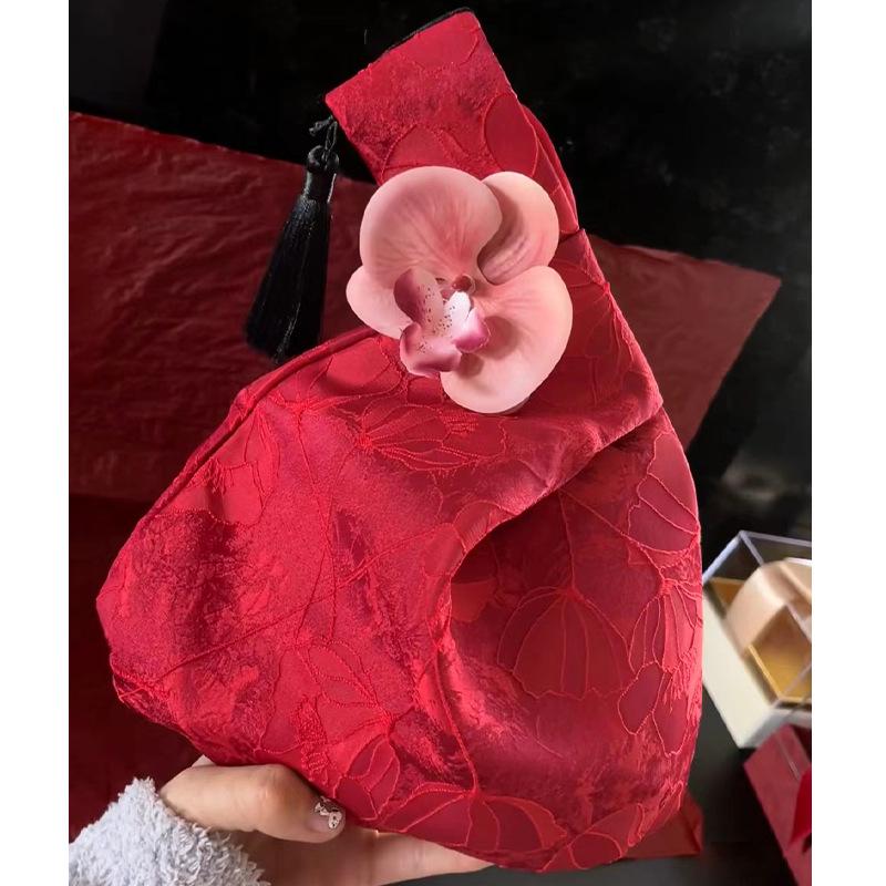Elegant Wedding Gift Bag: Chinese Style Bridesmaid Handbag with Golden Accents