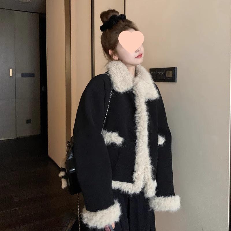 2025 Winter Women's French Chic Black Corduroy Lambswool Coat – Petite Eco-friendly Fur Plush Top