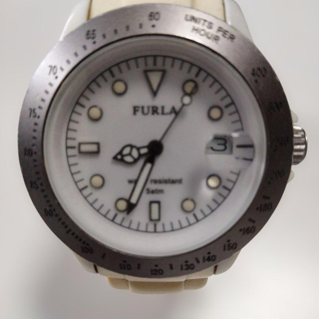 Used FURIA Furla, features white color, silicone belt, battery has just been replaced.