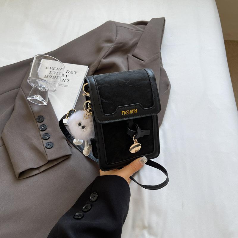 

Простая маленькая квадратная сумка в иностранном стиле для женщин 2024 года, летняя новая тенденция, модная сумка через плечо, модная сумка для мобильного телефона для женщин чёрный