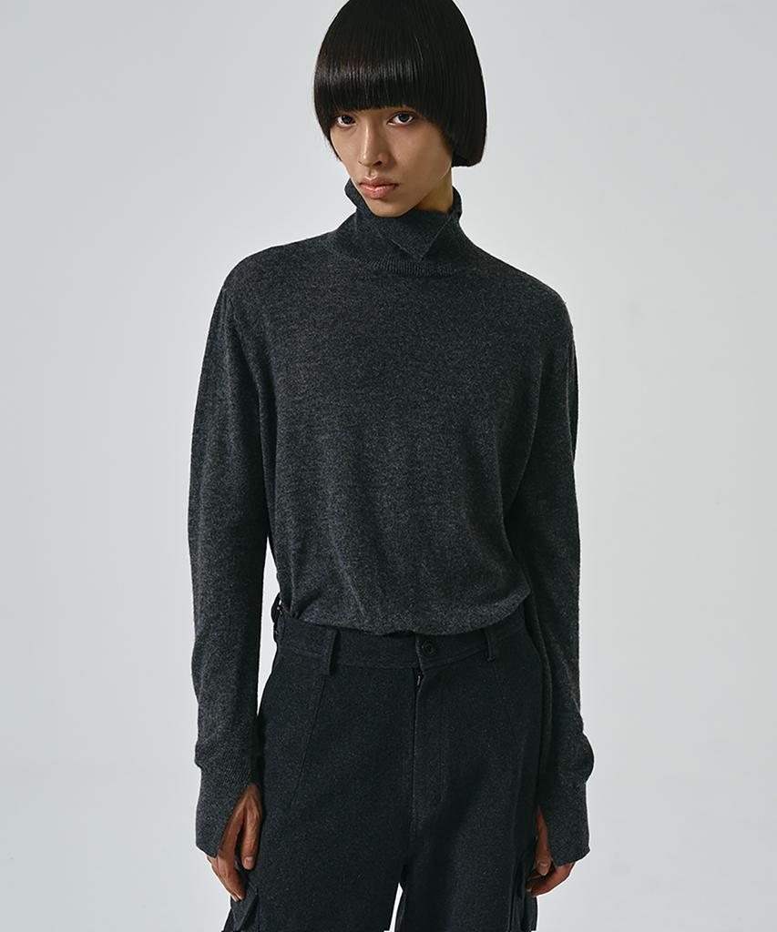 NOIRER Cashmere Slit Turtleneck Knit (Dark Gray)