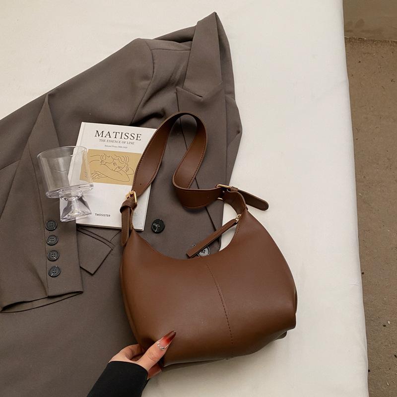 

2025 Новая Мода Сумка Под Мышку Корейская Версия Портативная Сумка Через Плечо Мягкая Кожа Большая Вместимость Универсальная Однотонная Сумка-Пельмень Женская кофейный