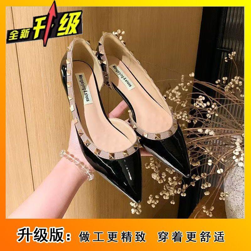 Frühling und Sommer neue spitz zulaufende seitlich offene flache Einzelschuhe Damen flacher Ausschnitt Weidennägel Lackleder Temperament vielseitig Damen