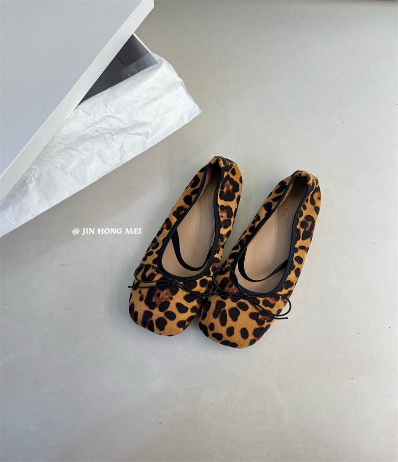 Square head single shoes women's flat bottom retro word with light mouth wide fat feet soft sole bow ballet shoes soft sole