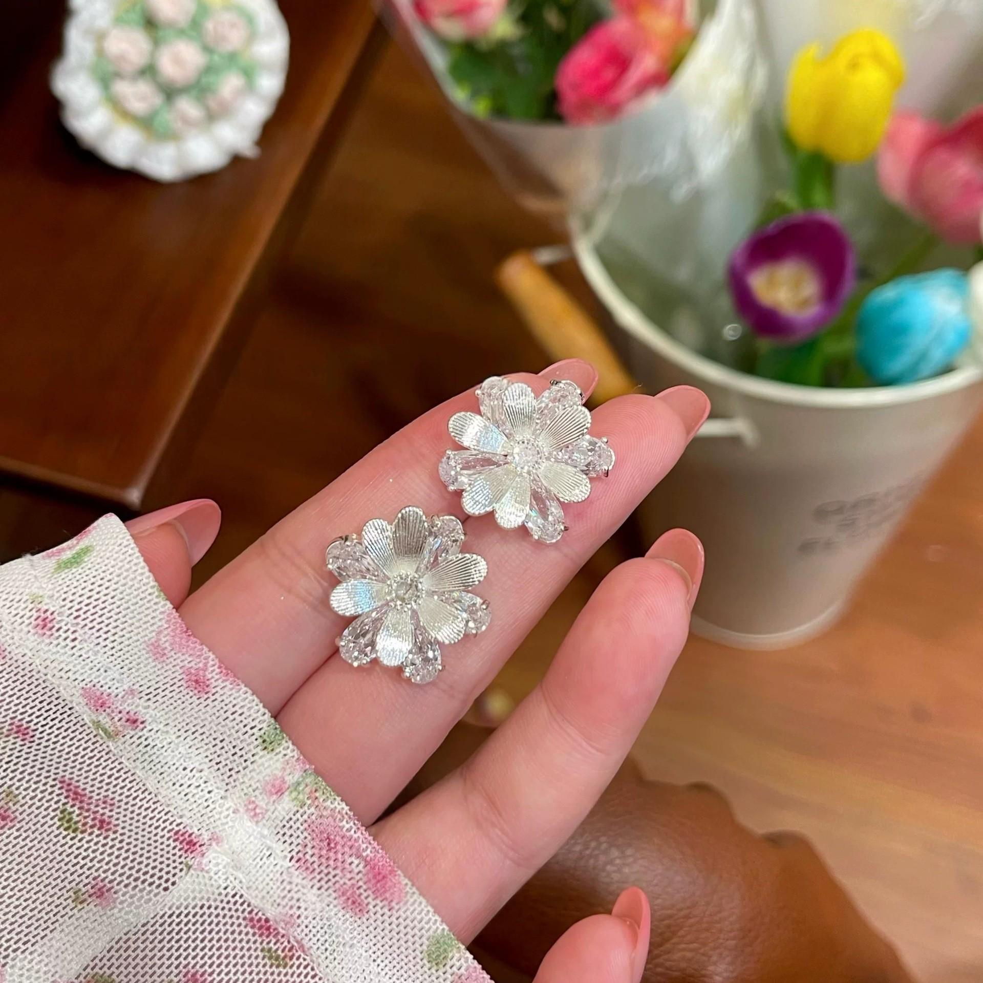 Silver-Plated French Style Zirconia Flower Earrings - Elegant, Versatile, Exquisite Studs for Women