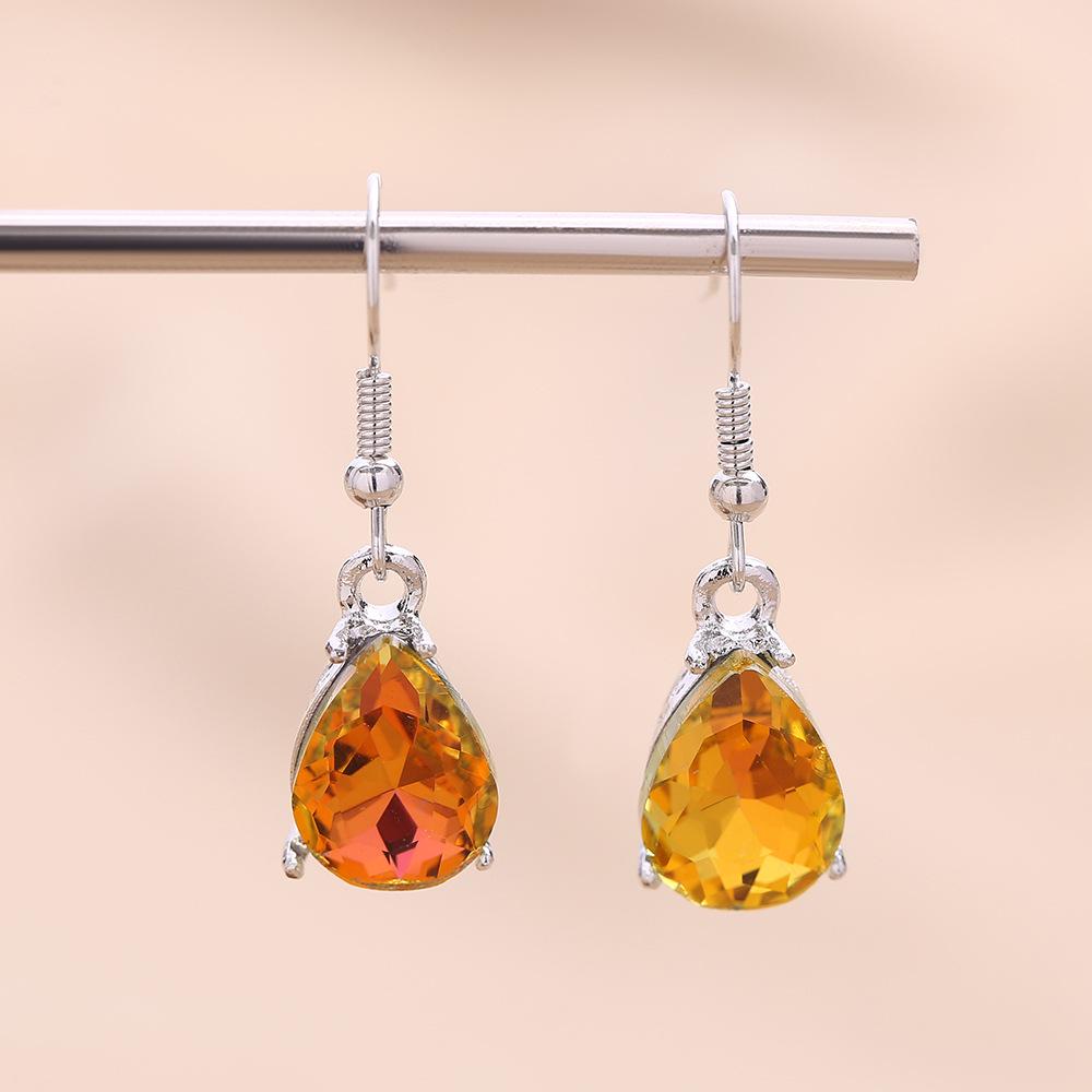 

Красочные серьги-подвески и пусеты с цирконами - Модные, блестящие и универсальные