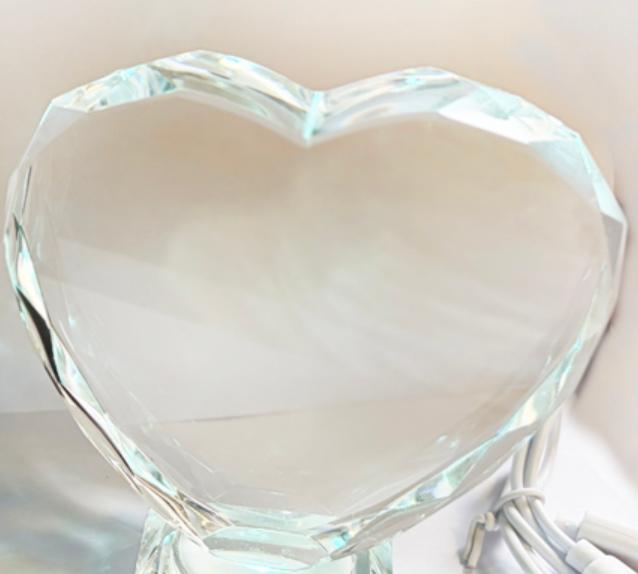 Custom Modern Heart-shaped Crystal for Photo Frame Engraved Glass Solid K9 Crystal Home Decor Gift Box Medium
